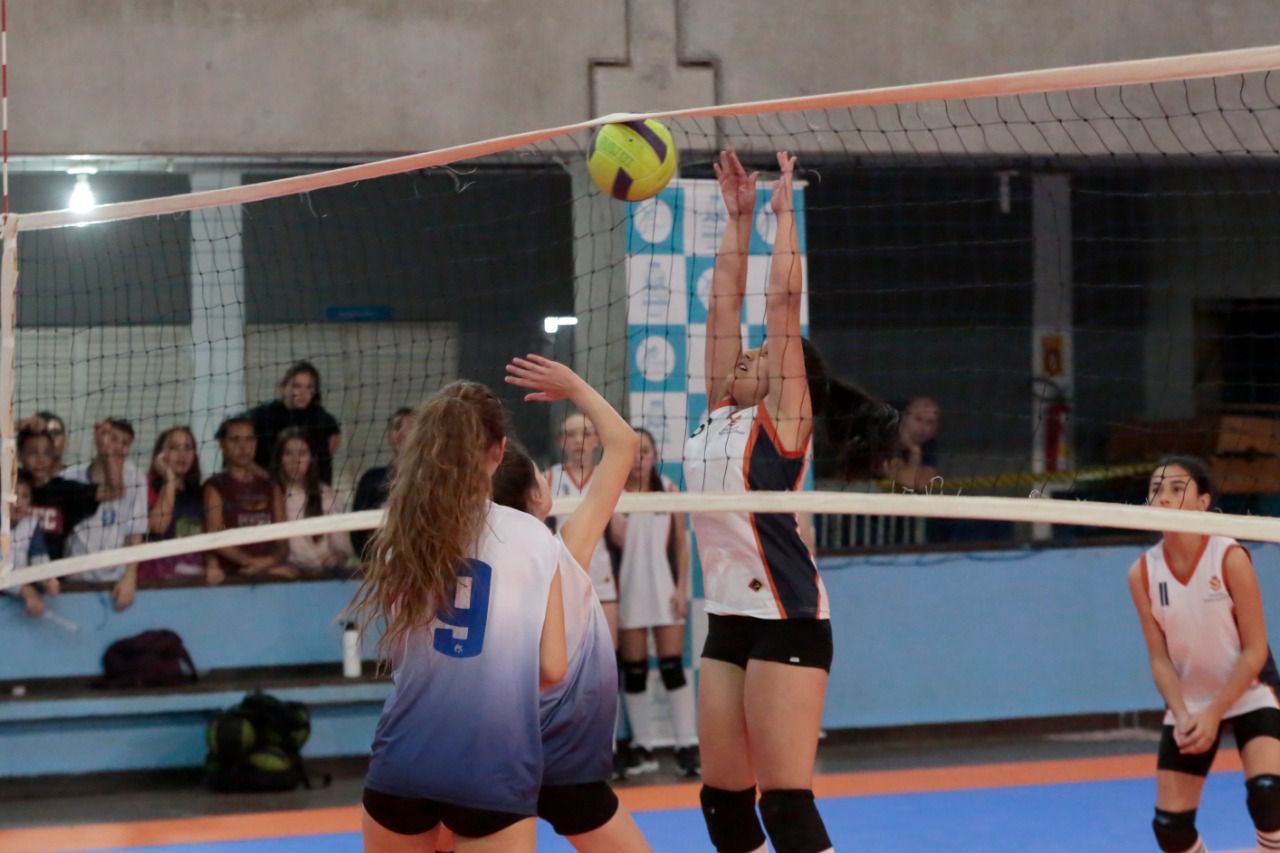 Secretaria de Educação realiza a assinatura da Ordem de Serviço para construção de quadra coberta em Escola Municipal