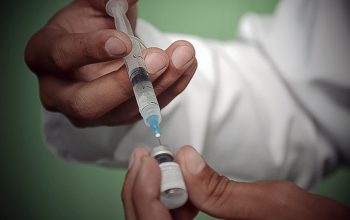 Farmacêutico da CLAMED ressalta a importância da imunização contra a gripe antes das quedas nas temperaturas
