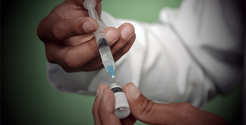 Farmacêutico da CLAMED ressalta a importância da imunização contra a gripe antes das quedas nas temperaturas