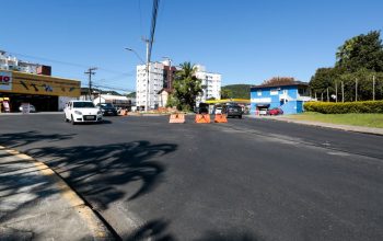Prefeitura começa implantar sinalização viária no entorno da Rotatória do Iririú