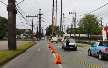 Detrans orienta trânsito na av. Santos Dumont durante obra em poste