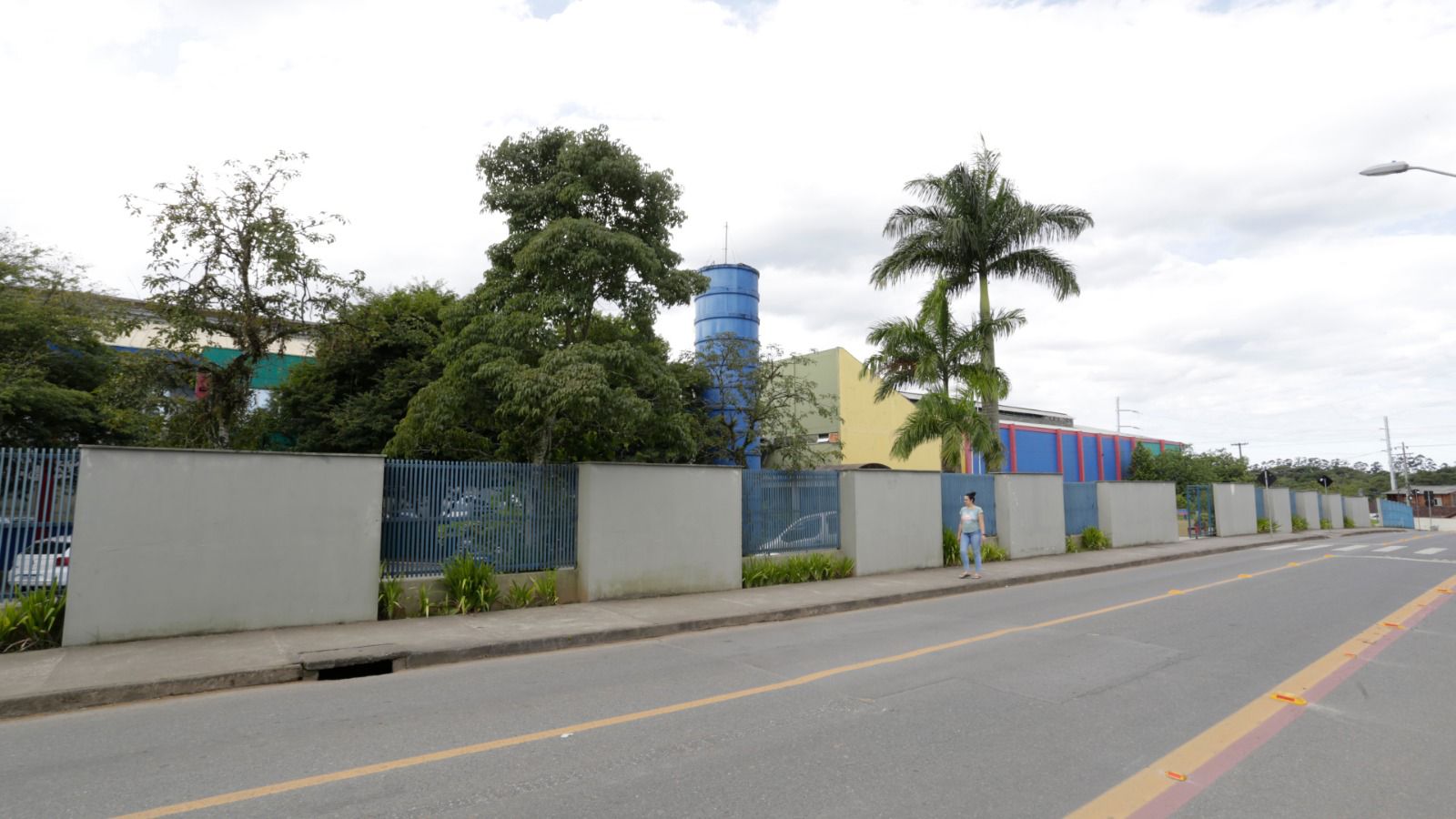 Prefeitura de Joinville vai requalificar calçadas e meios-fios de Escolas e CEIs municipais