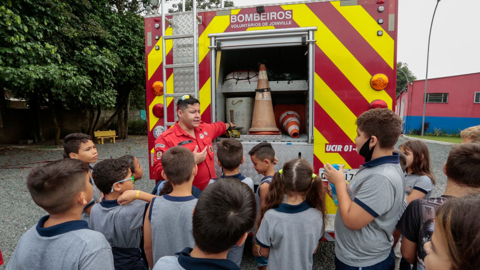 Ações do Maio Amarelo promovem educação no trânsito e cidadania nas escolas de Joinville