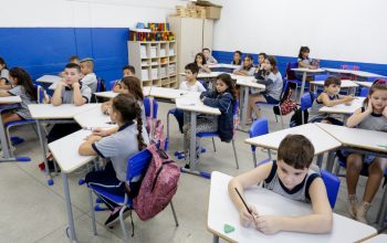 Escolas Municipais de Joinville recebem novos mobiliários para salas de aula mais colaborativas