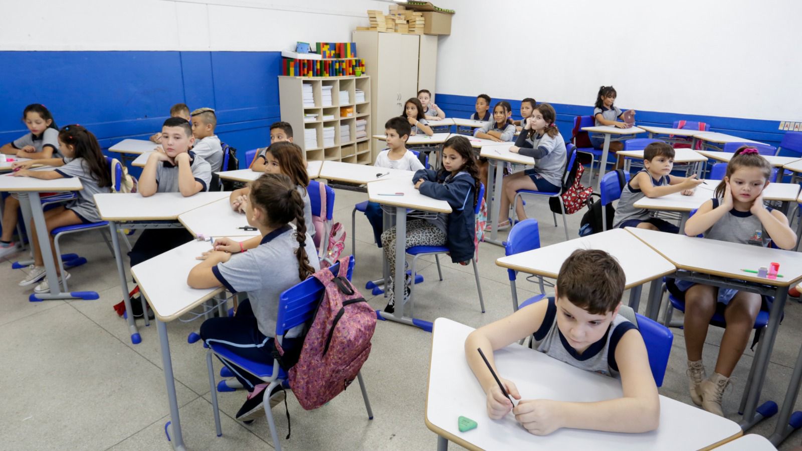 Escolas Municipais de Joinville recebem novos mobiliários para salas de aula mais colaborativas