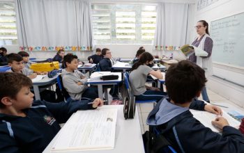 Prefeitura anuncia pagamento de R$ 11,3 milhões em gratificação para servidores da Educação