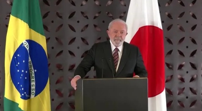 Lula sobe tom sobre Biden e diz que seu discurso “de ir para cima do Putin” não ajuda