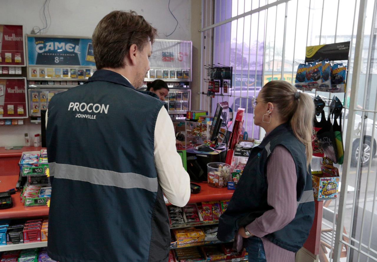 Procon de Joinville realiza fiscalização e pesquisa de preço dos combustíveis