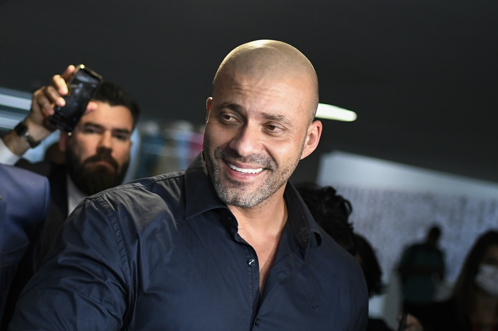 Anulação de indulto fará Daniel Silveira passar a cumprir pena de condenação