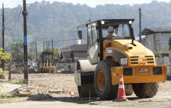 Pavimentação de vias no bairro Aventureiro está na fase final