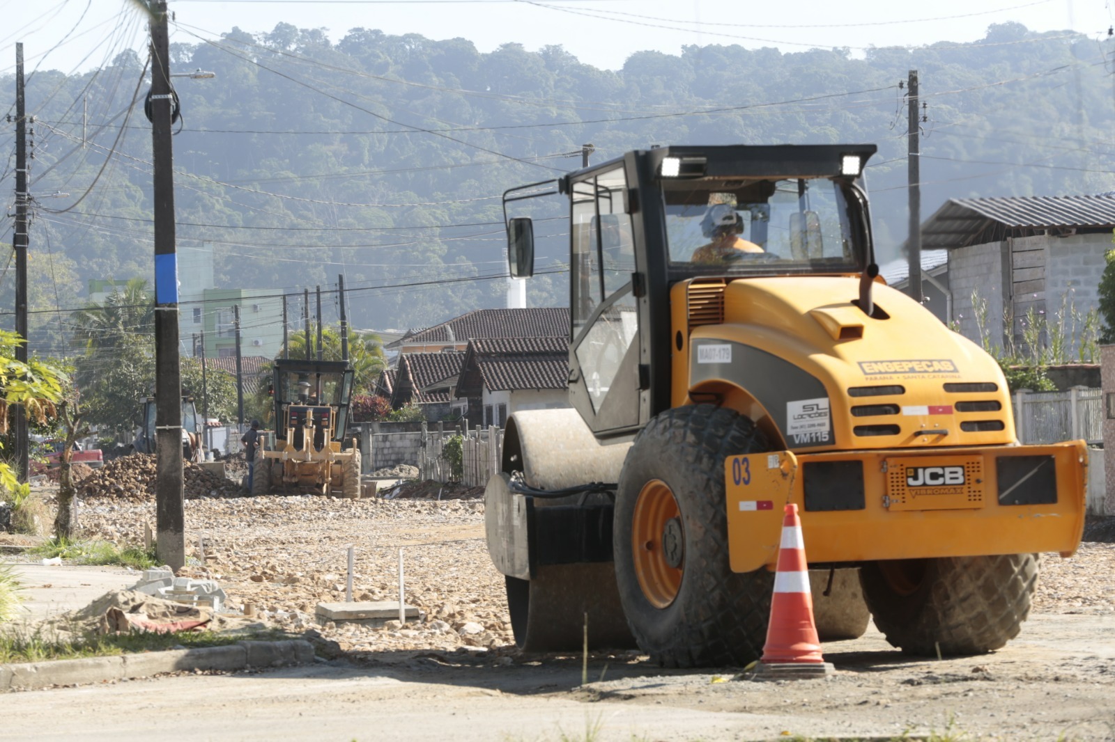 Pavimentação de vias no bairro Aventureiro está na fase final