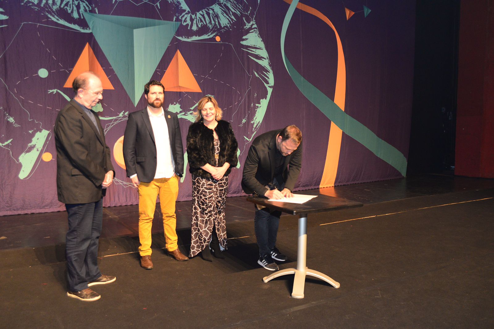 Prefeitura assina parceria com Instituto Festival de Dança para ampliar programa Dança na Escola