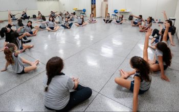 Aulas da parceria entre Prefeitura de Joinville e Instituto Festival de Dança têm início com 1 mil alunos Aulas da parceria entre Prefeitura de Joinville e Instituto Festival de Dança têm início com 1 mil alunos