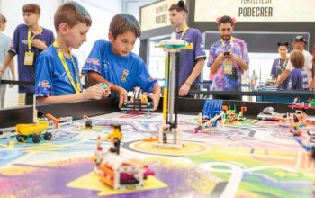 Dez equipes de escolas municipais participam da First Lego League em Joinville
