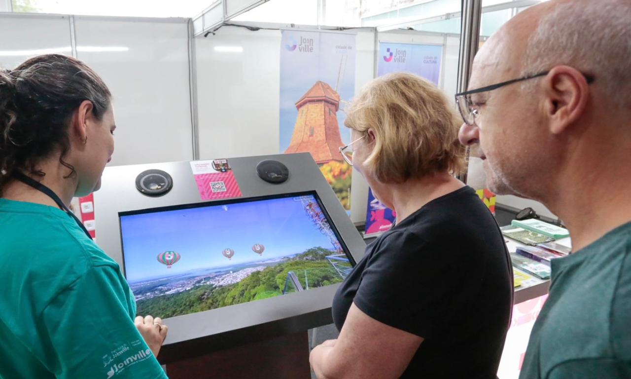 Prefeitura de Joinville oferece informações sobre turismo e desenvolvimento rural na 83ª Festa das Flores