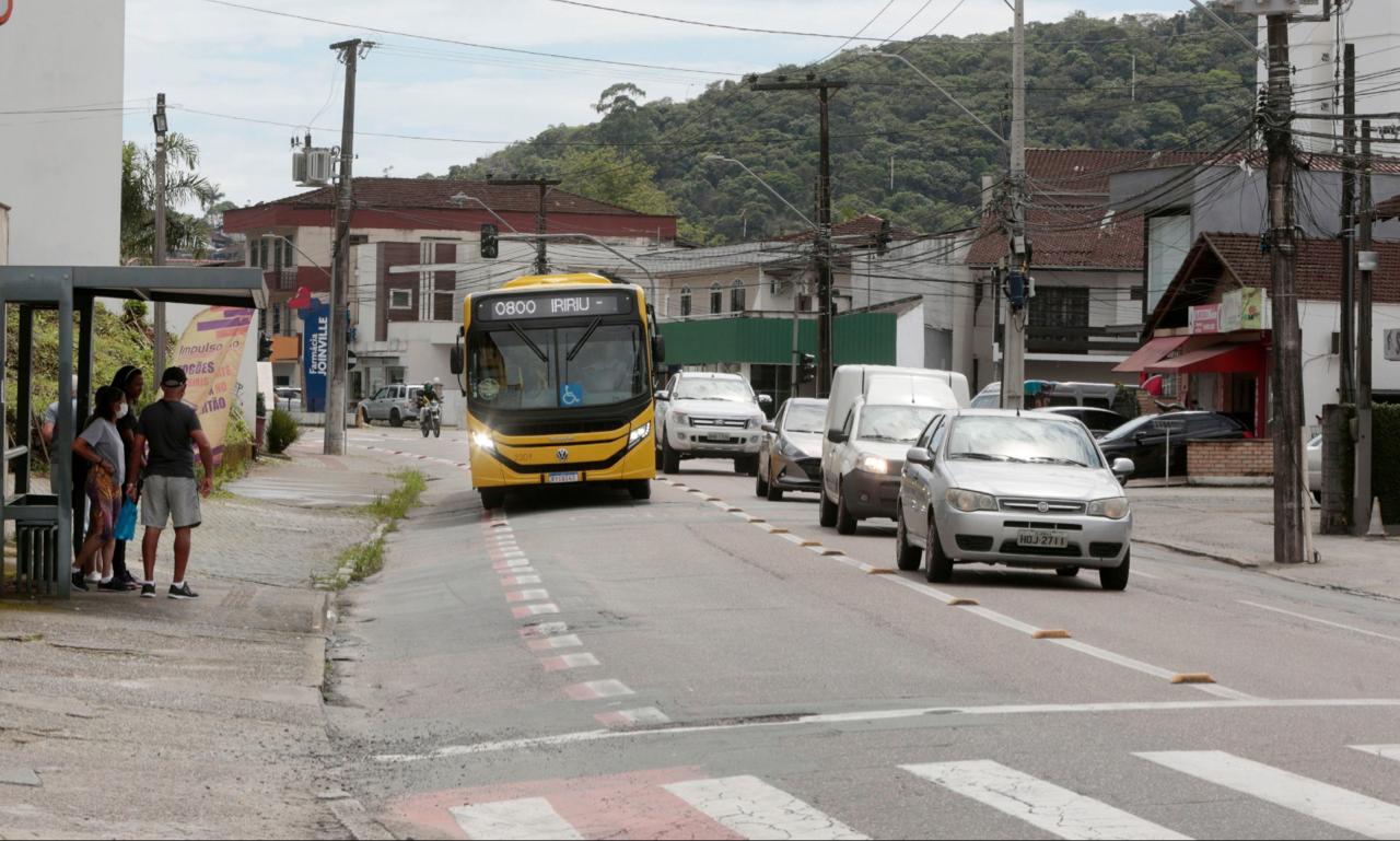 Joinville vai requalificar asfalto do corredor de ônibus em trecho da rua Iririú