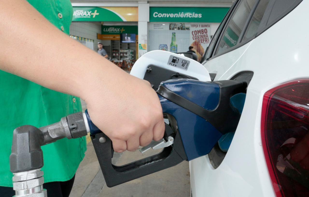 Procon de Joinville divulga pesquisas de preços de combustíveis e gás de cozinha