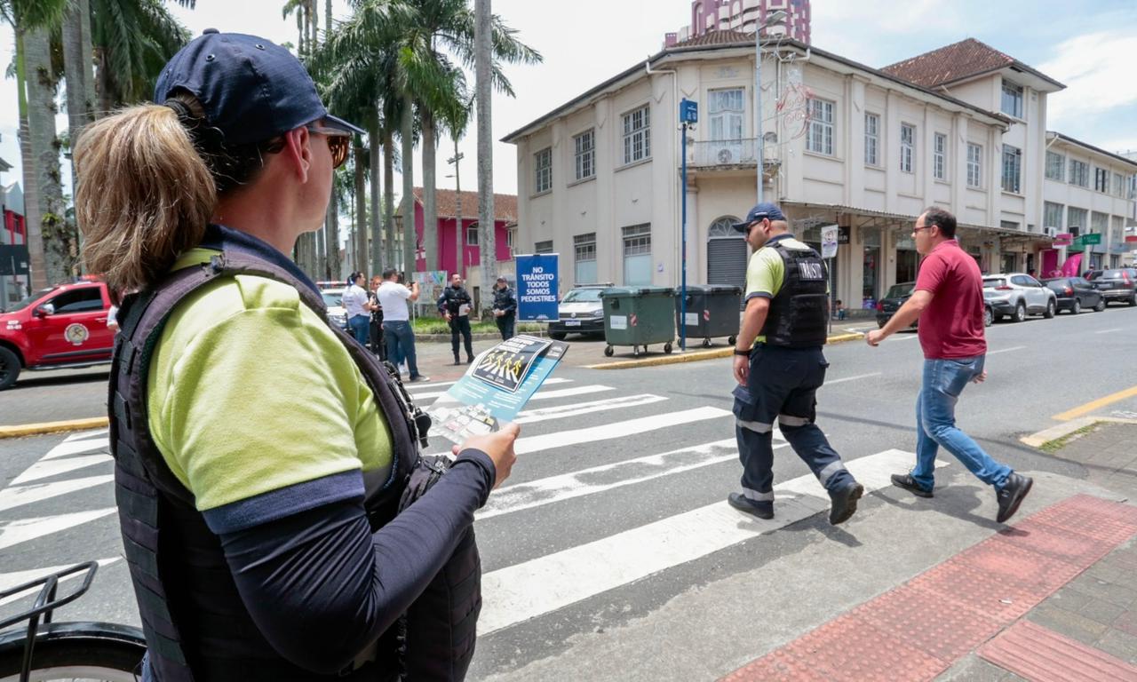 Joinville inicia campanha educativa voltada aos pedestres