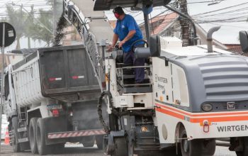 Seinfra realiza obras de requalificação asfáltica em ruas do Binário do Iririú