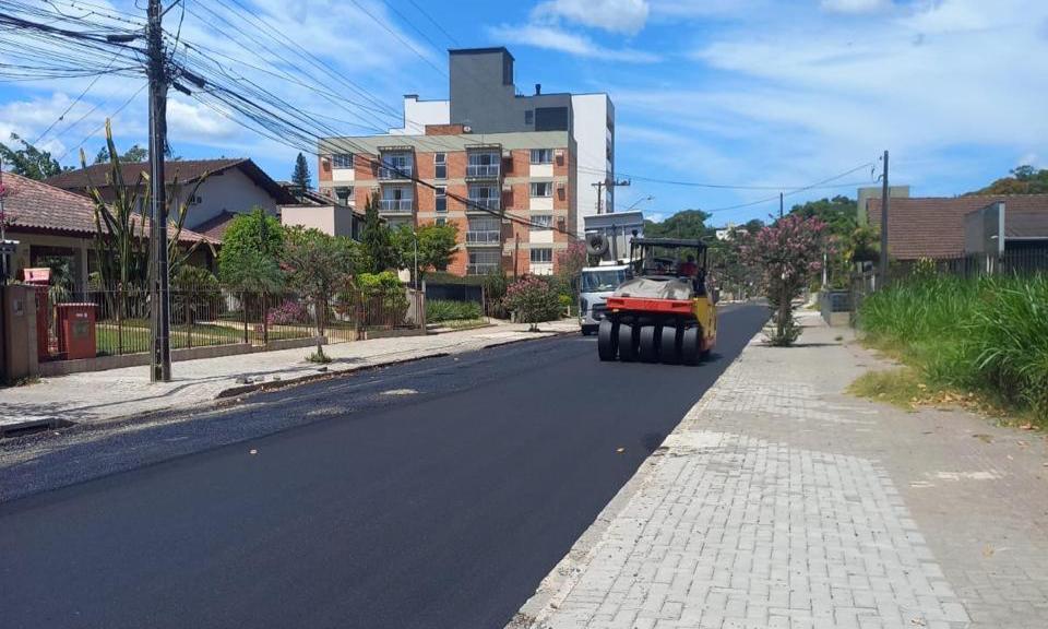 Pavimentação da rua Navarro Lins entra na fase final de obras