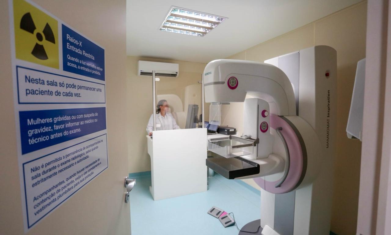 Secretaria de Saúde oferece exames de mamografia e de preventivo em Unidade Móvel da Saúde da Mulher