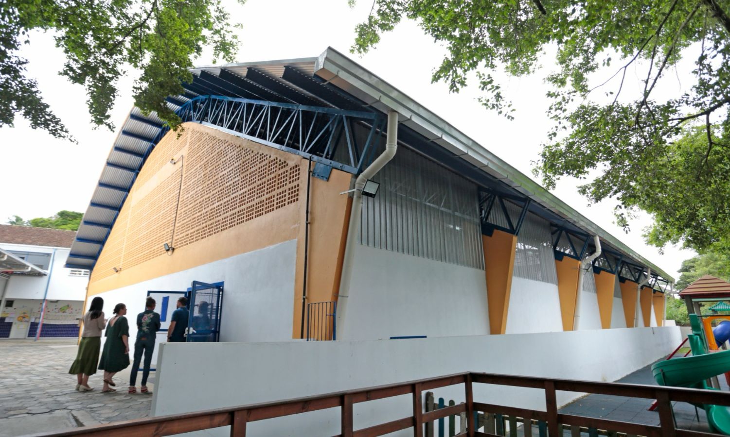 Prefeitura inaugura quadra coberta na Escola Municipal Anita Garibaldi