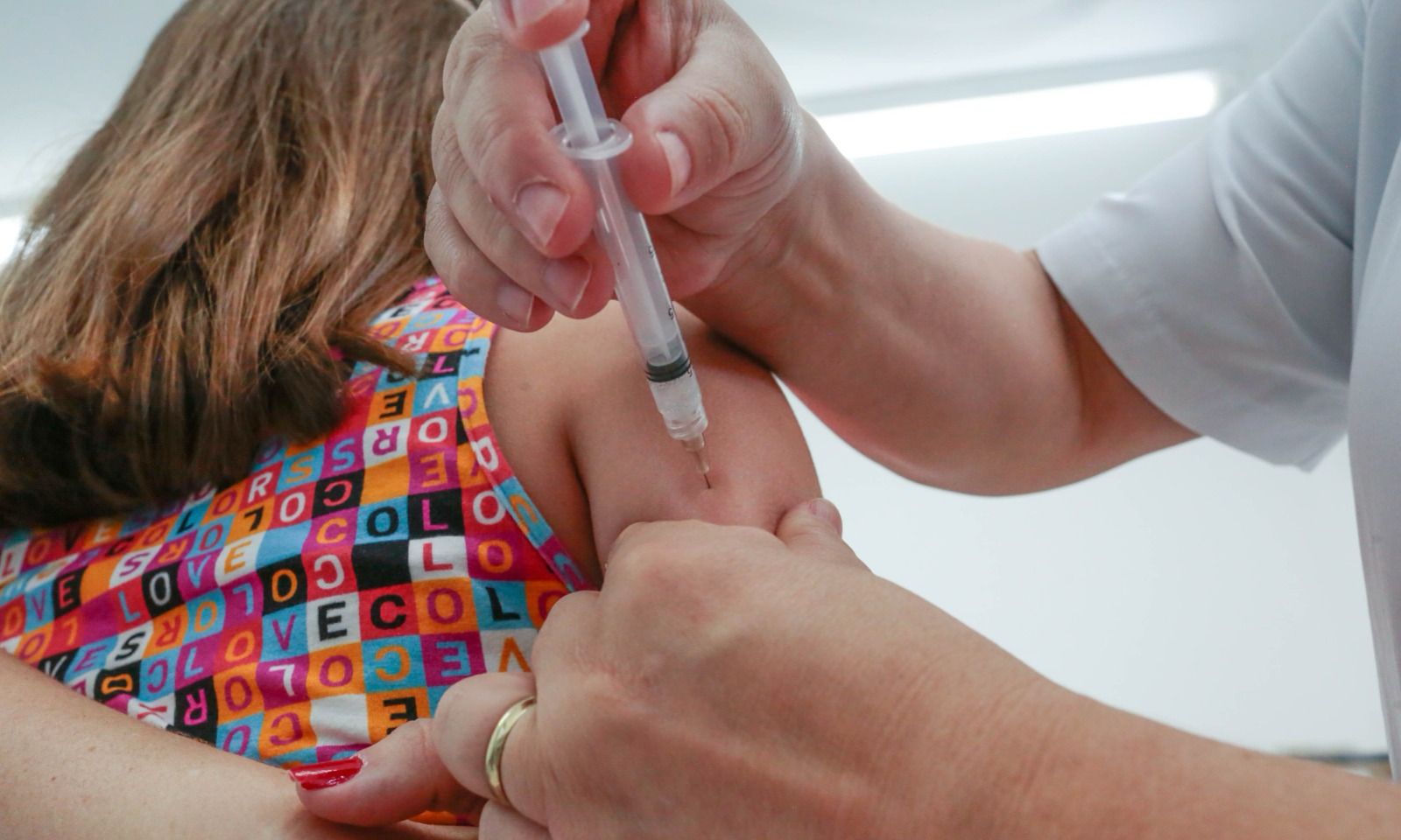 Joinville mantém vacinação contra a dengue para crianças e adolescentes entre 10 e 14 anos