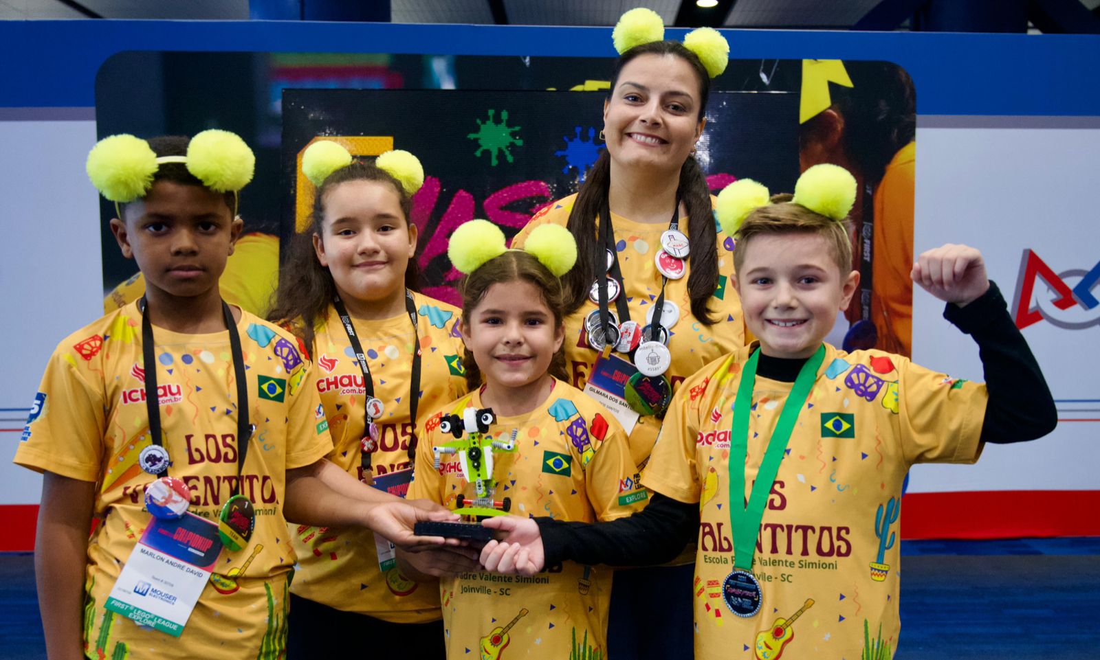 Alunos de Escola Municipal de Joinville conquistam troféu em competição nos Estados Unidos