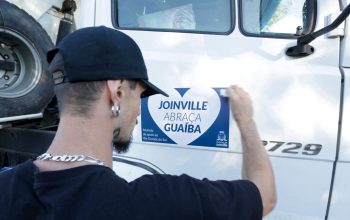 Joinville envia máquinas, caminhões e mobiliário escolar para ajudar moradores de Guaíba, no Rio Grande do Sul Joinville envia máquinas, caminhões e mobiliário escolar para ajudar moradores de Guaíba, no Rio Grande do Sul