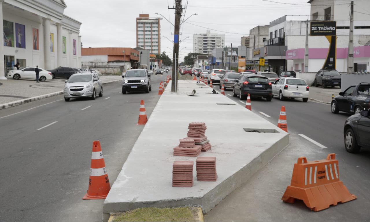 Obras na rua Coronel Procópio Gomes terão continuidade com ajuste das paradas de ônibus