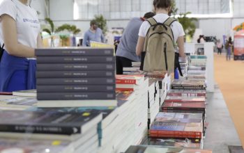 Secretarias Municipais e Companhia Águas de Joinville participam da 20ª edição da Feira do Livro