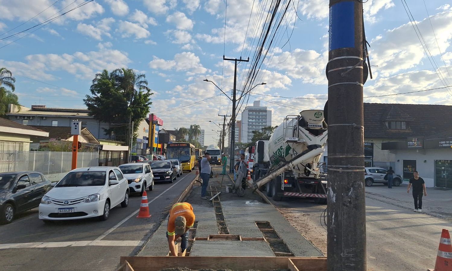 Prefeitura implanta última área de abrigo de ônibus na rua Coronel Procópio Gomes