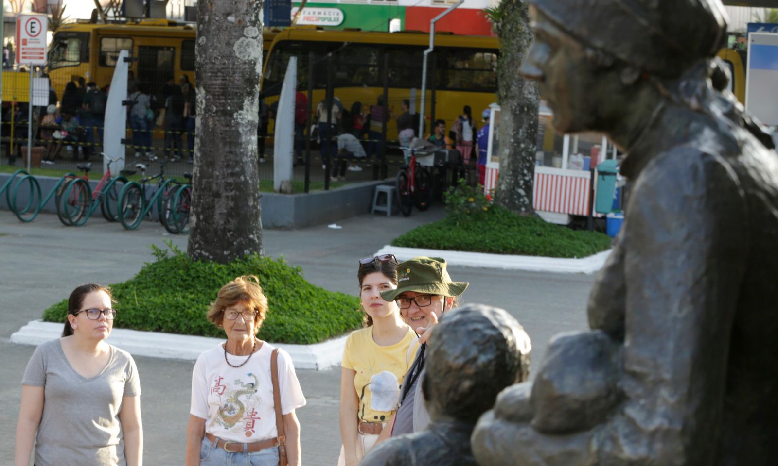 Visitantes da Feira do Livro conhecem patrimônio cultural de Joinville em passeio pela região central