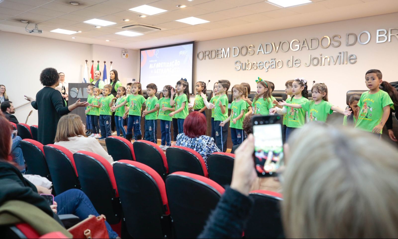 Joinville lança Política de Alfabetização e Letramento da Rede Municipal de Ensino