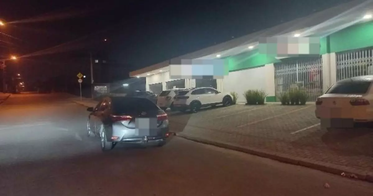 Adolescente é detido após roubo de carro em Joinville