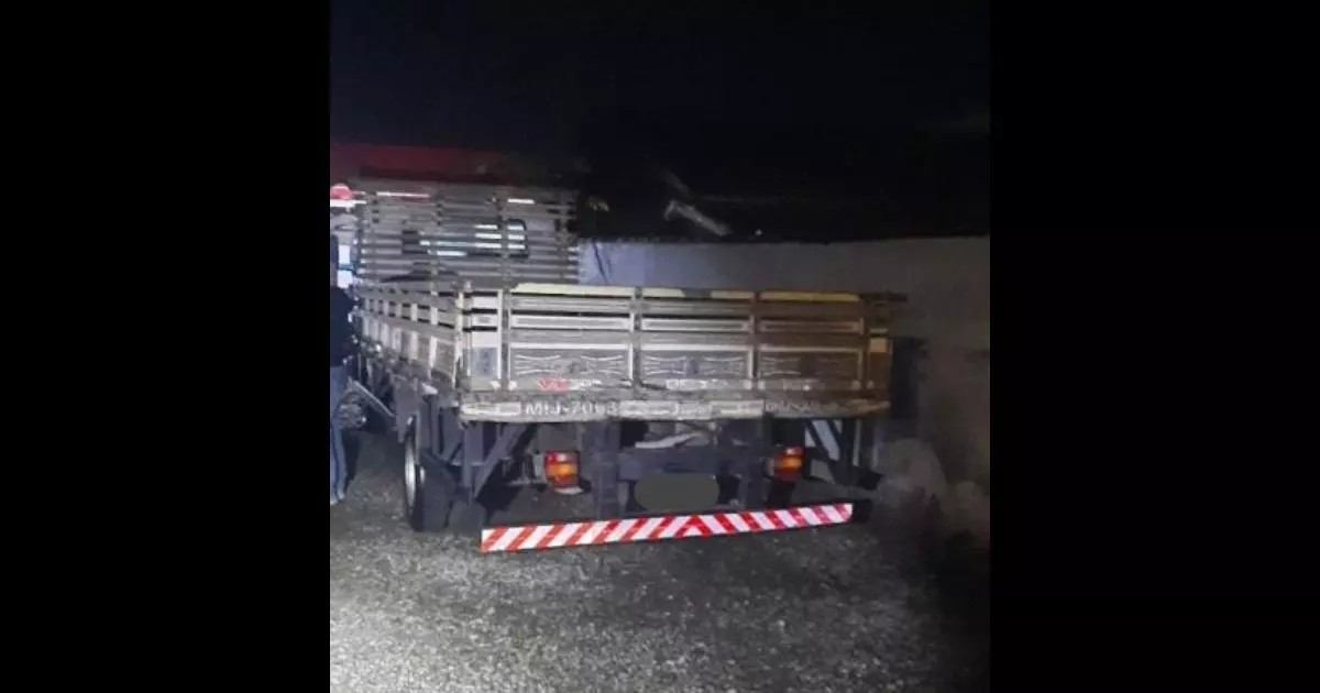 Caminhão furtado em Brusque é abandonado em lavação de Joinville
