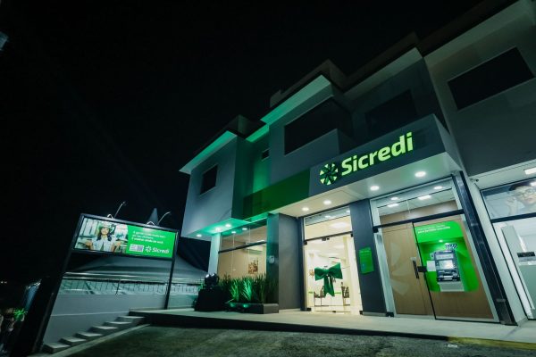 Sicredi estreia quadro financeiro na 89 FM com análise econômica e investimento regional de R$ 800 mil