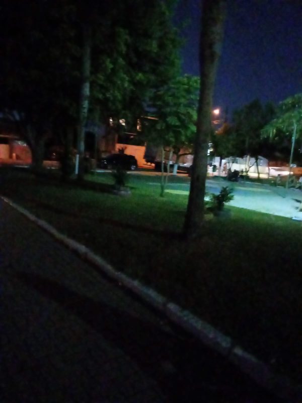 Praças escuras e posto fechado: furtos de fios preocupam ouvintes e moradores de Joinville