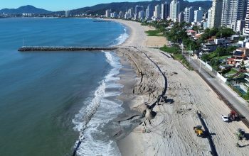 Megaobra de alargamento da faixa de areia de Balneário Piçarras é concluída após 75 dias