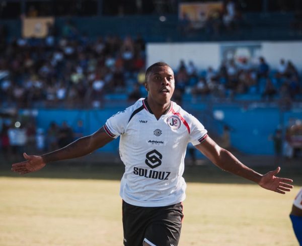 Joinville vence o Cianorte fora de casa e segue na liderança do grupo na Série D