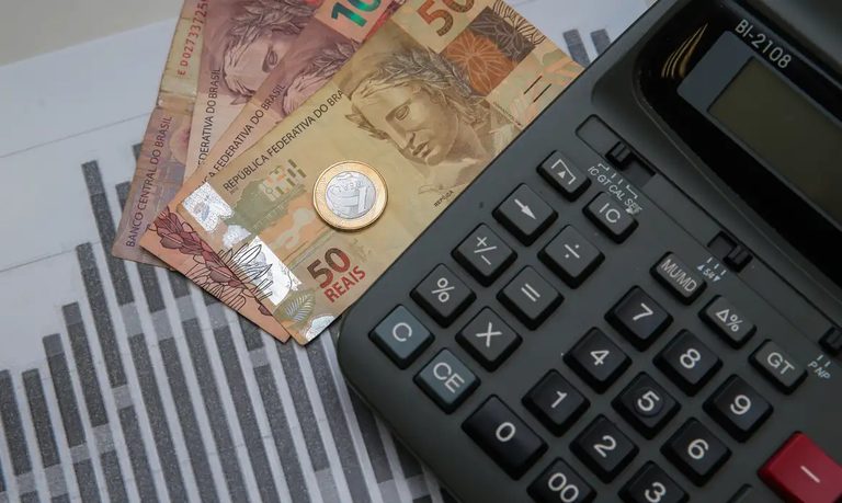 Novo Desenrola Brasil promete descontos de até 90% em dívidas; veja quem pode participar