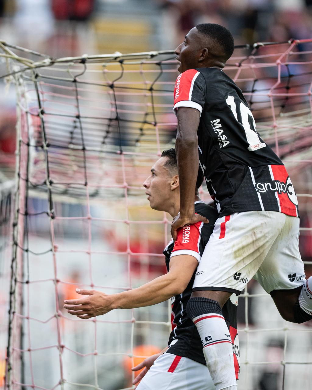 Joinville segue embalado: futsal vence por 5 a 0 e campo continua líder da Série D